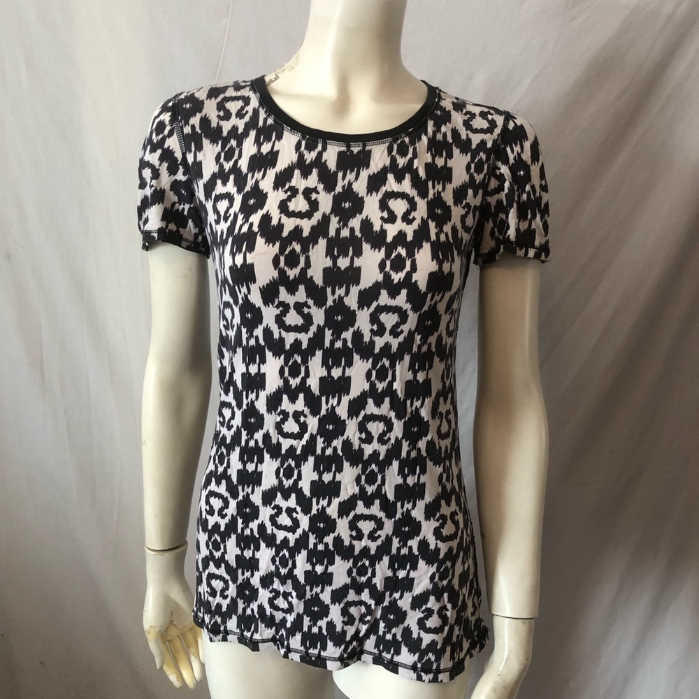 Lululemon T-shirt thin stretchy top